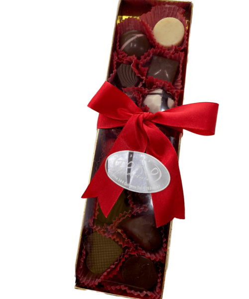 Alternative view of 150 g -Caja rectangular dorado grande con bombones de chocolate.