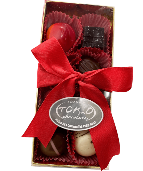 Alternative view of 100 g - Caja rectangular dorado chico con bombones de chocolate.