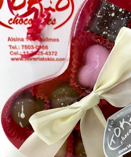 Alternative view of 130 g - Corazón de acetato con bombones de chocolate.